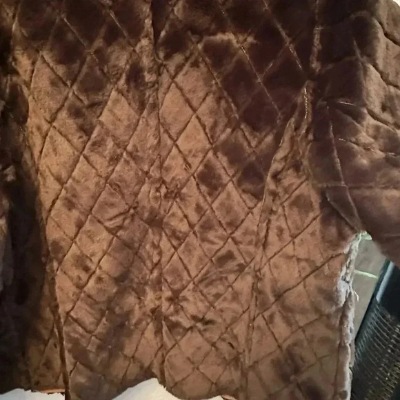 Woman’s vintage fur coat - Picture 8 of 11